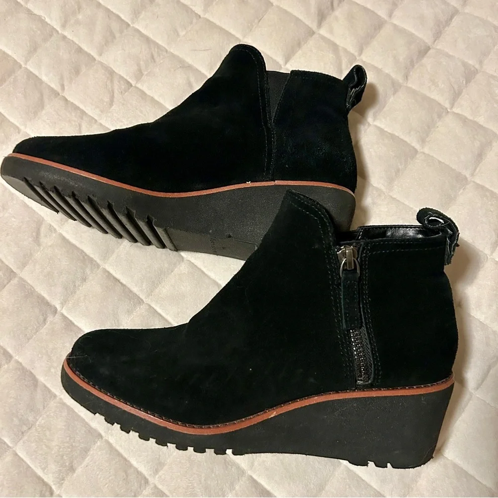 Sanctuary Evolve Wedge Bootie black suede w/ brown trim - Picture 2 of 5